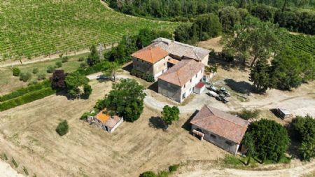 Vendita Azienda agricola SAN GIMIGNANO. Vendesi fattoria di complessivi 209 ettari composta da 3 gruppi di fabbricati di...